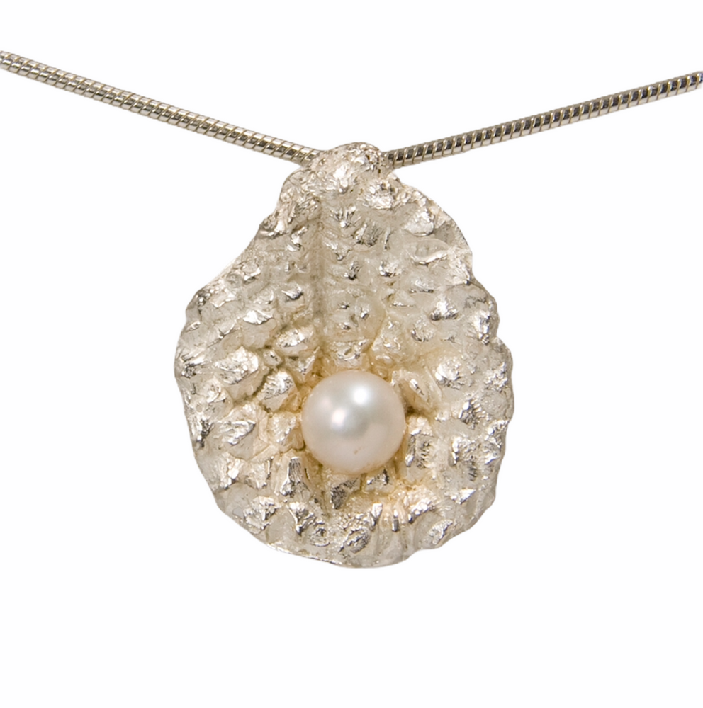 Sterling silver lychee textured pendant  with pearl
