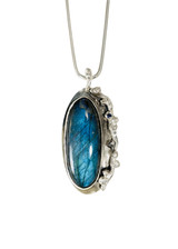 Sterling silver and labradorite pendant Sterling silver and labradorite pendant