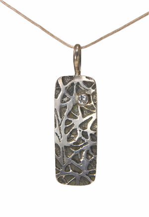 Etched SS pendant with white sapphire