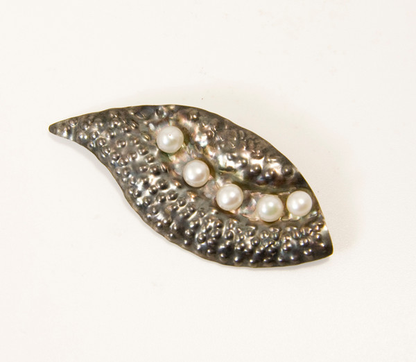 Sterling silver and pearls brooch