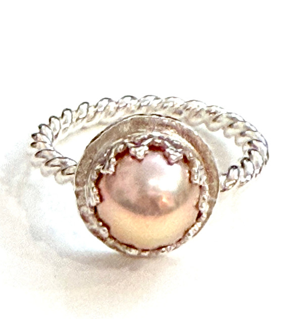 SS ring with fine pink pearl