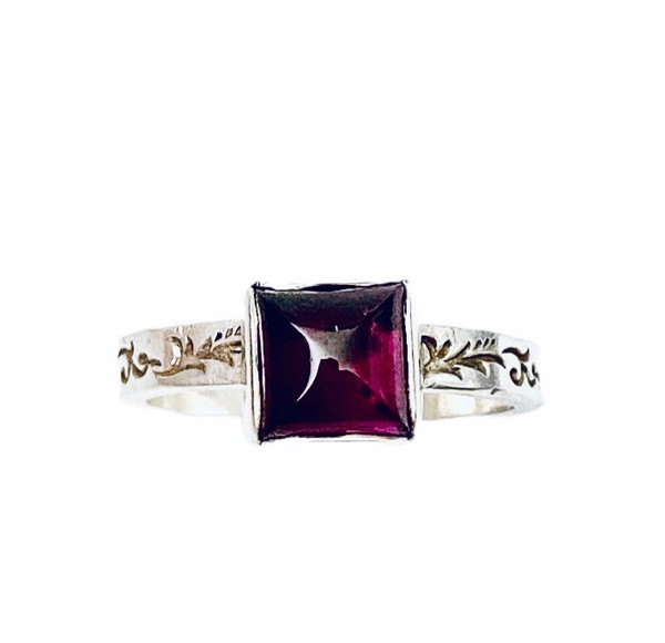 Sterling silver stackable ring with Garnet square cabochon - size 7 1/4