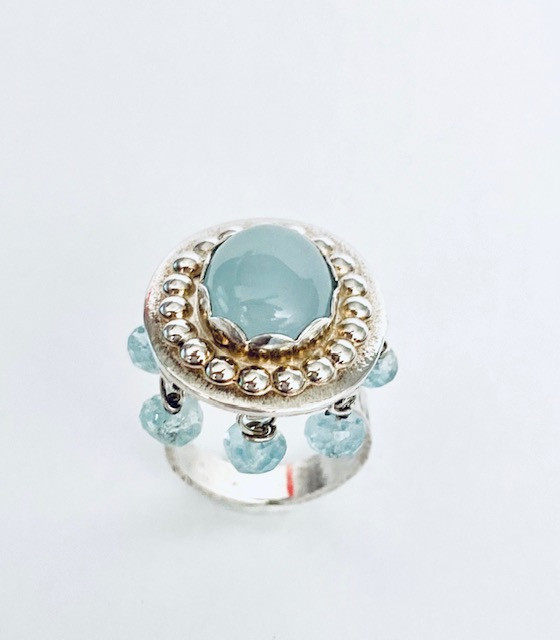 Sterling silver ring with chatoyant oval aquamarine & hanging aquamarinee beads size 6 - 6 1/2