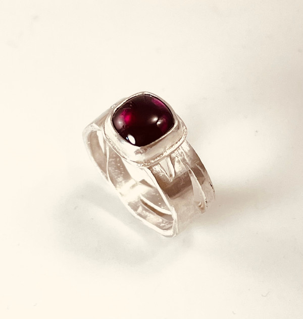 Sterling silver and rhodolite garnet ring