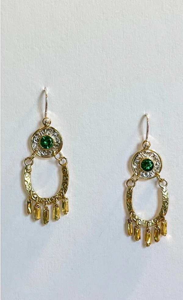 Gold earrings with chrome diopside
