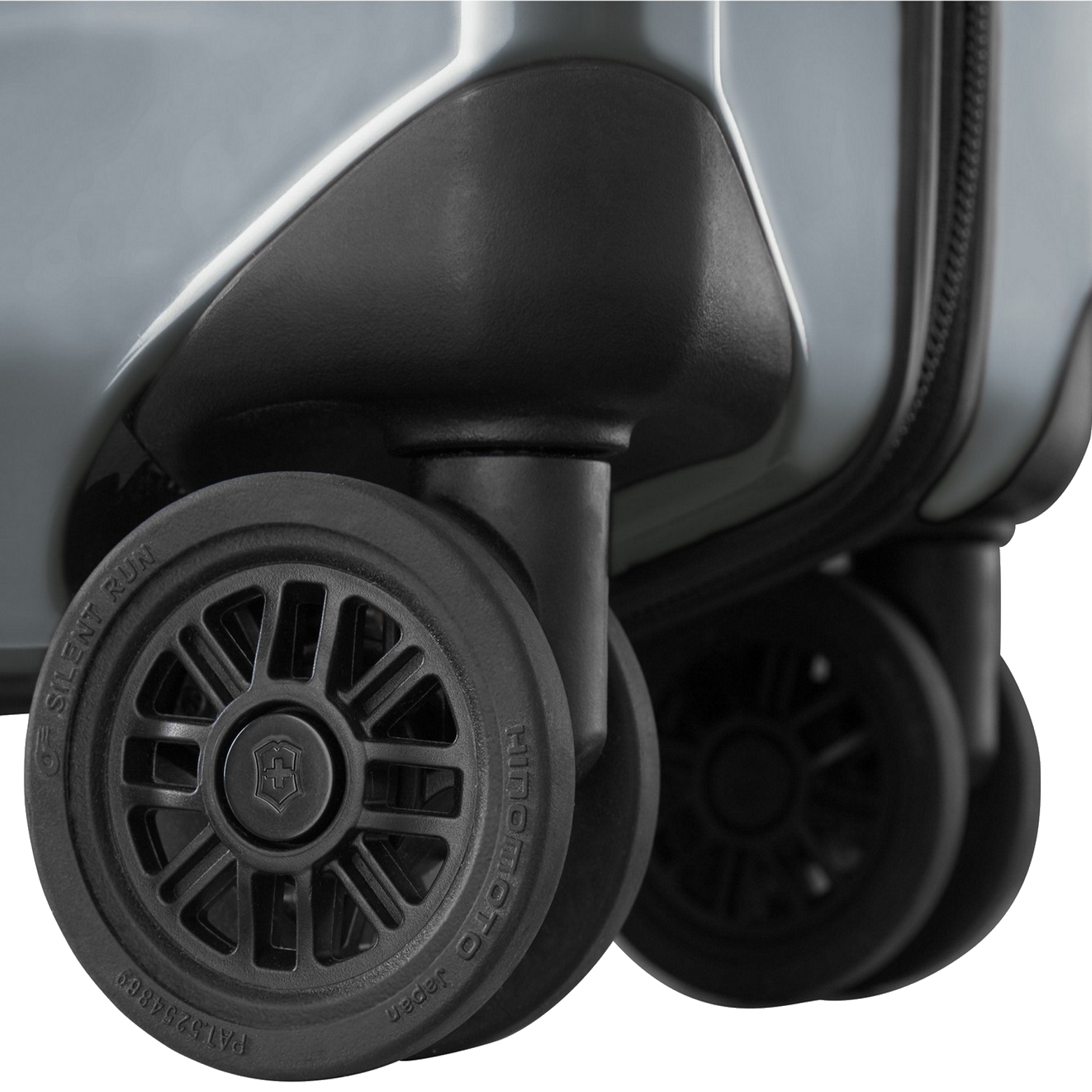 
Victorinox Airox 69cm Medium Suitcase Silver