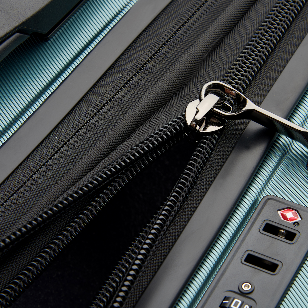 
Delsey Shadow 5.0 66cm Expandable Suitcase Green
