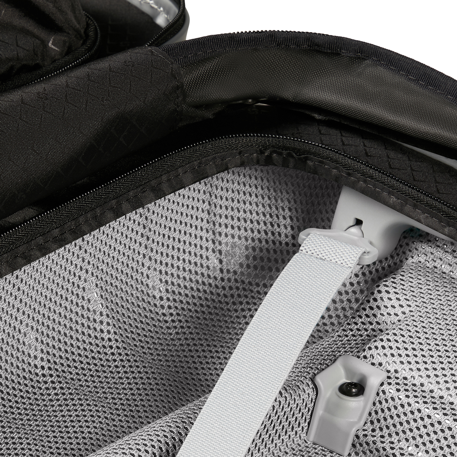 
Samsonite Proxis 4 Wheel 55cm Exp 35cm Cabin Suitcase Silver
