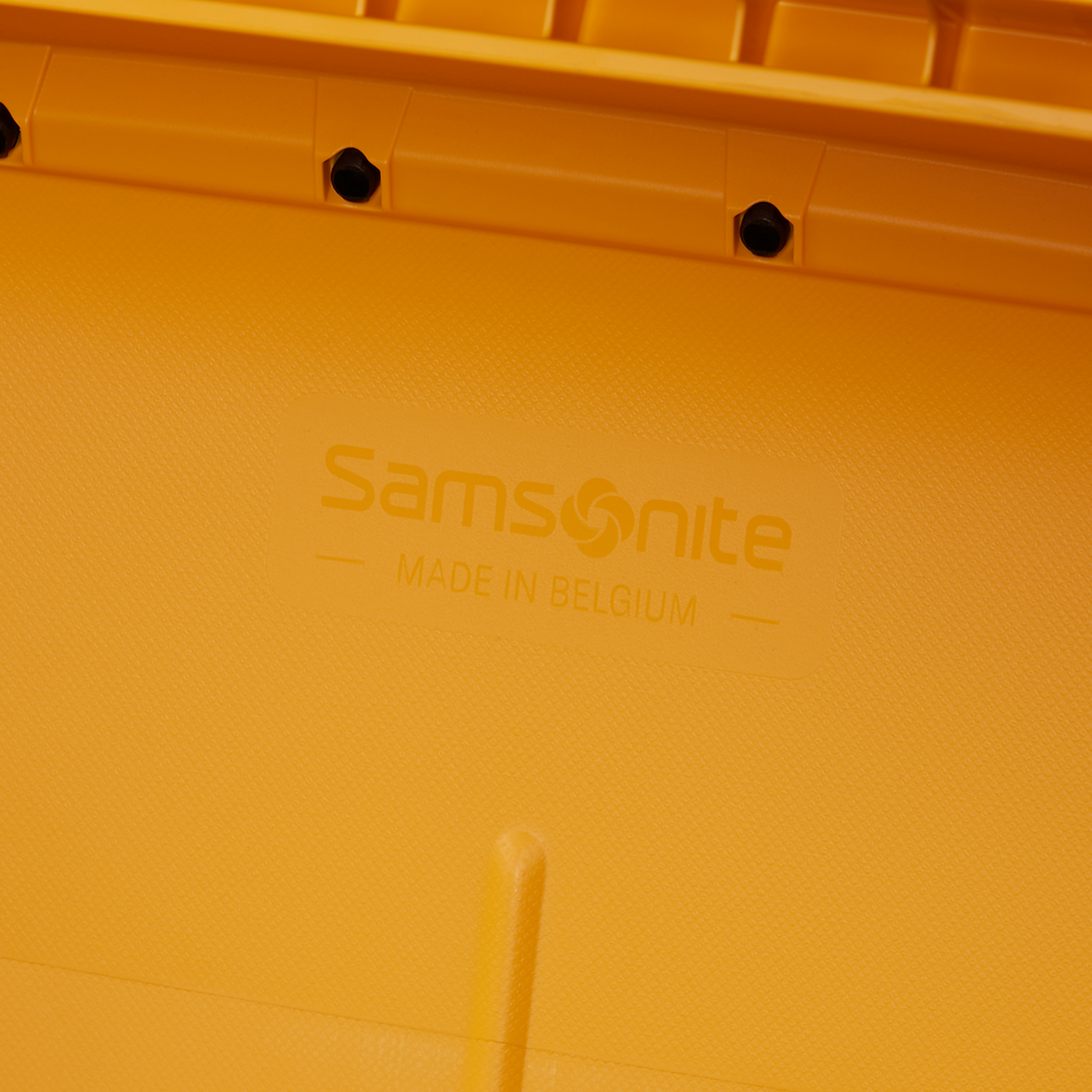 
Samsonite Essens 4 Wheel 69cm Medium Suitcase Radiant Yellow