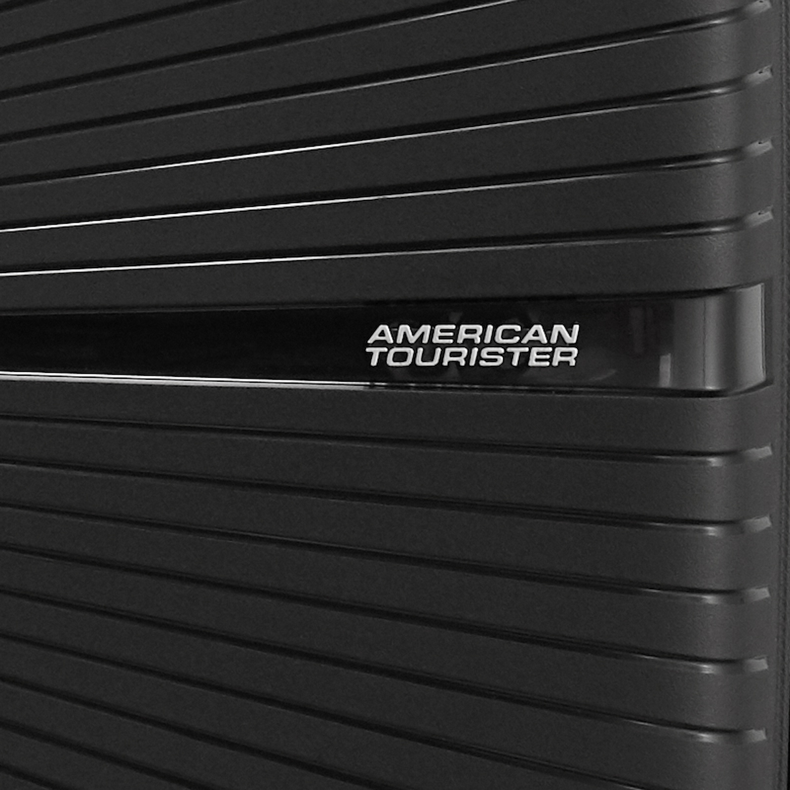 
American Tourister Airconic 55cm Cabin Suitcase Onyx Black