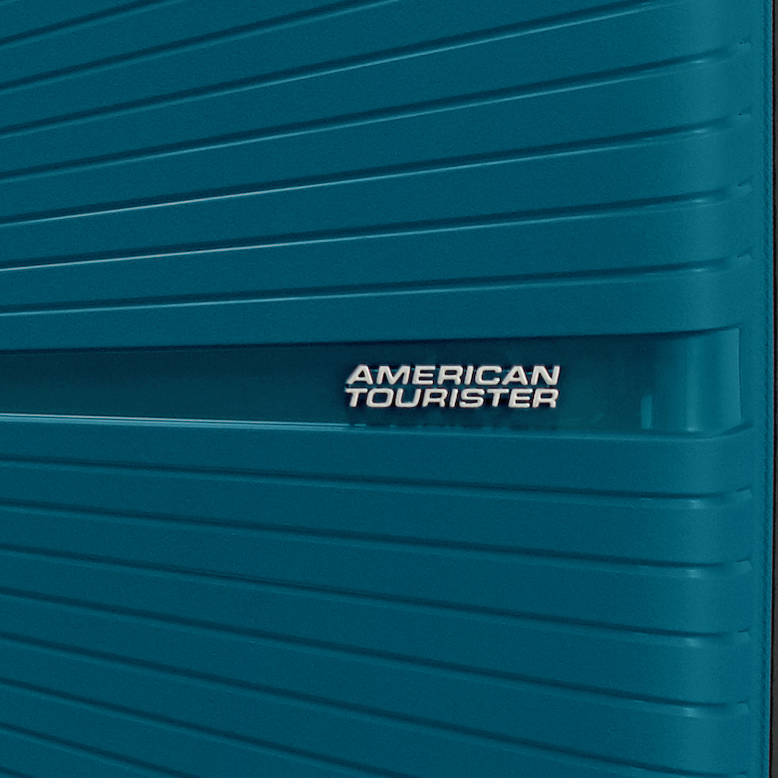 
American Tourister Airconic 67cm Suitcase Deep Ocean