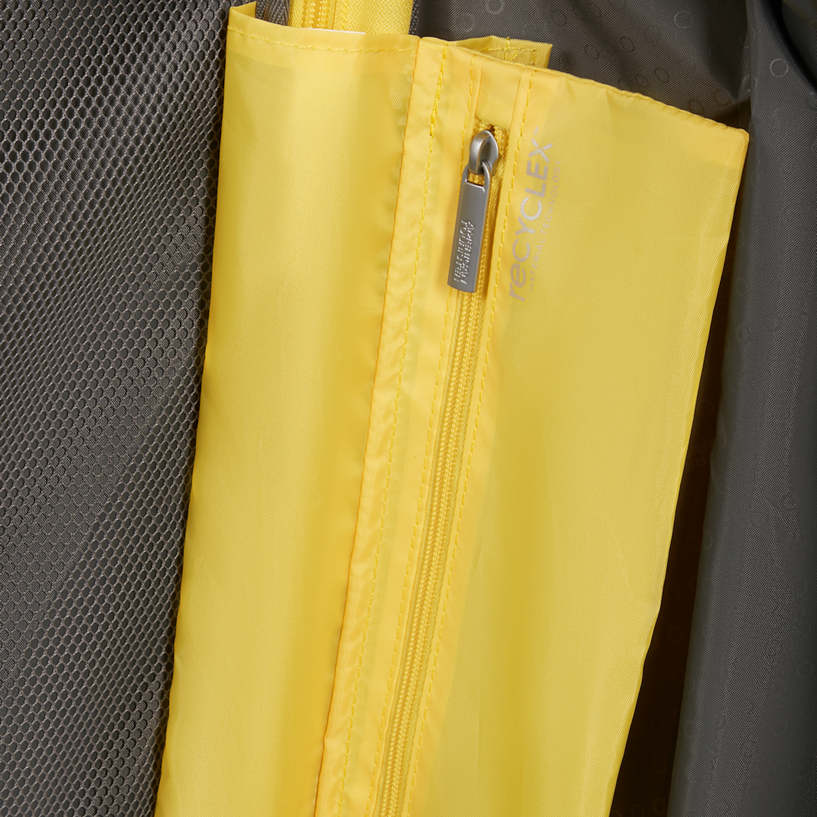 
American Tourister Starvibe 55cm Cabin Suitcase Electric Lemon