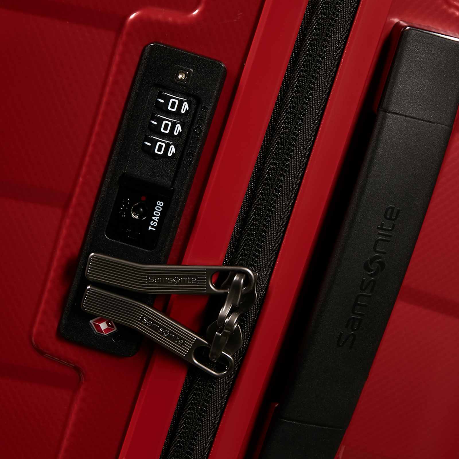 
Samsonite Attrix 81cm Extra-Large Suitcase Red