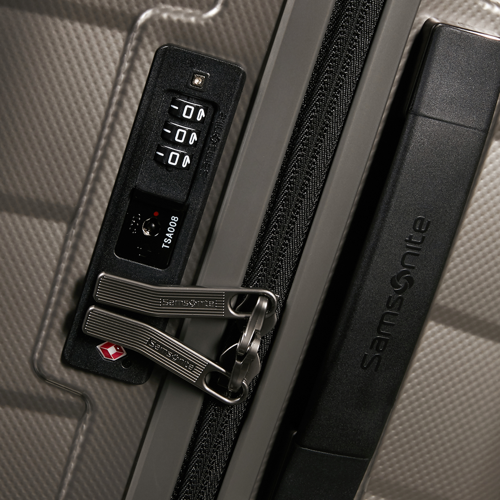 
Samsonite Attrix 81cm Extra-Large Suitcase Dune