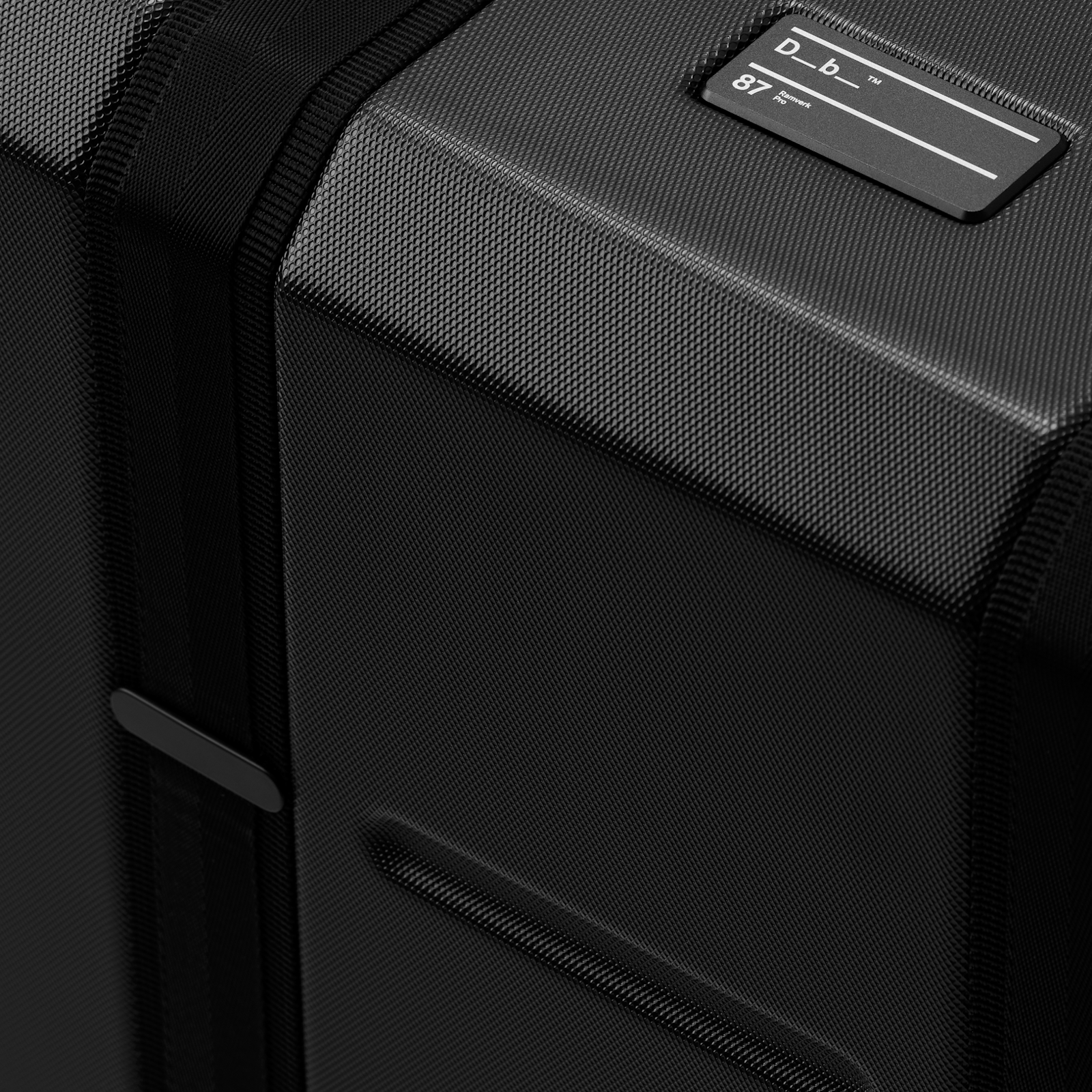
Db Ramverk Pro 68cm 4 Wheel Medium Suitcase Black Out