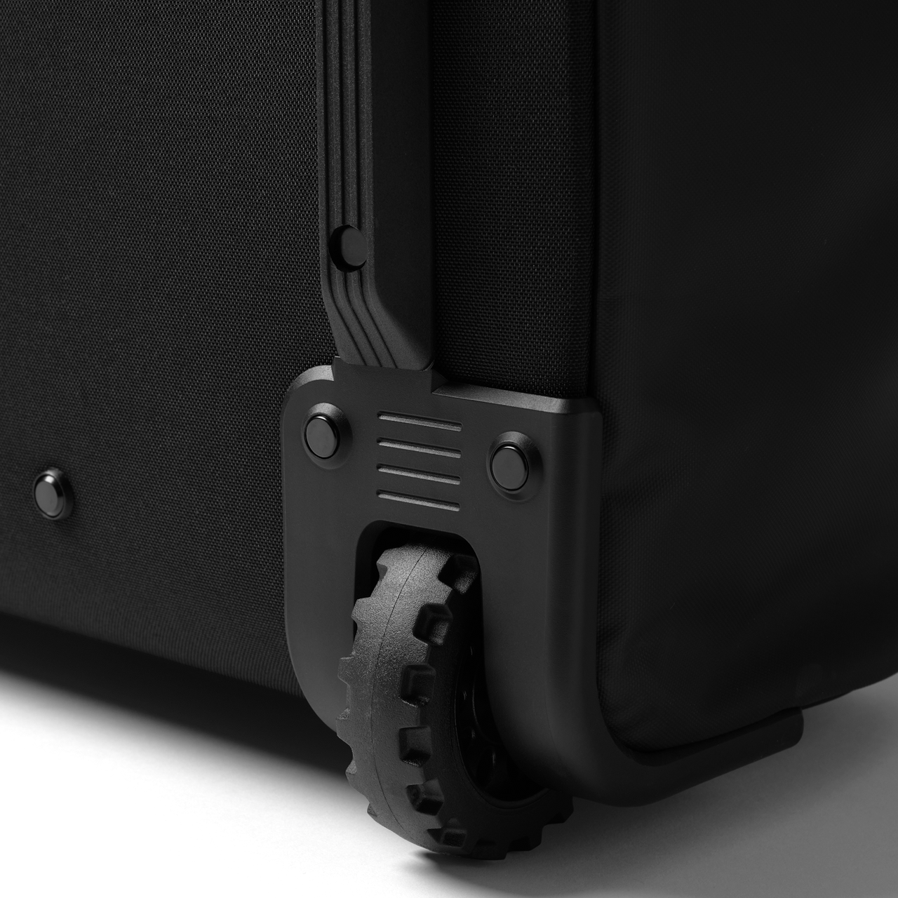 
Db Hugger 90L 85cm Roller Bag Black Out