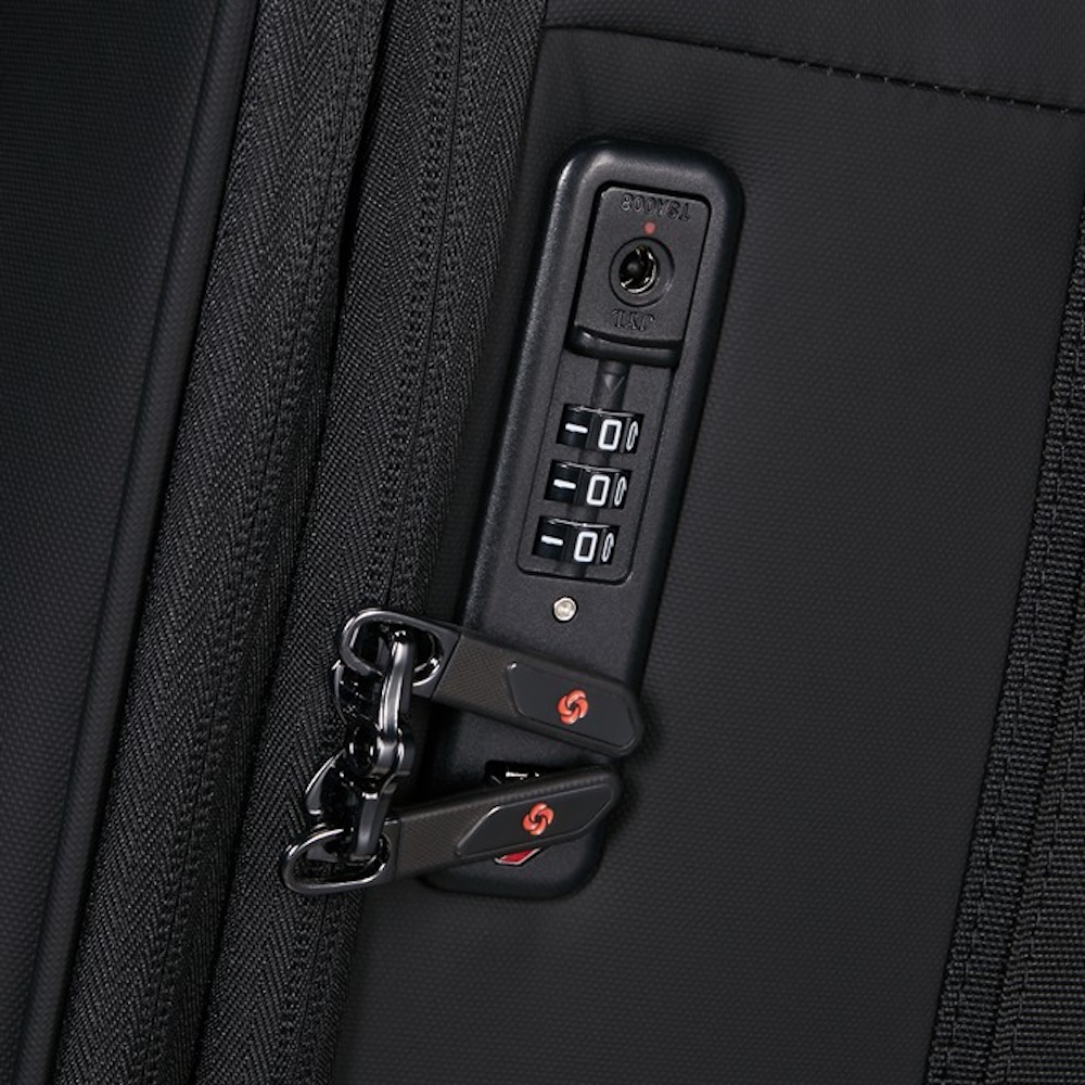 
Samsonite Glazed 84cm Expandable Extra-Large Suitcase Black