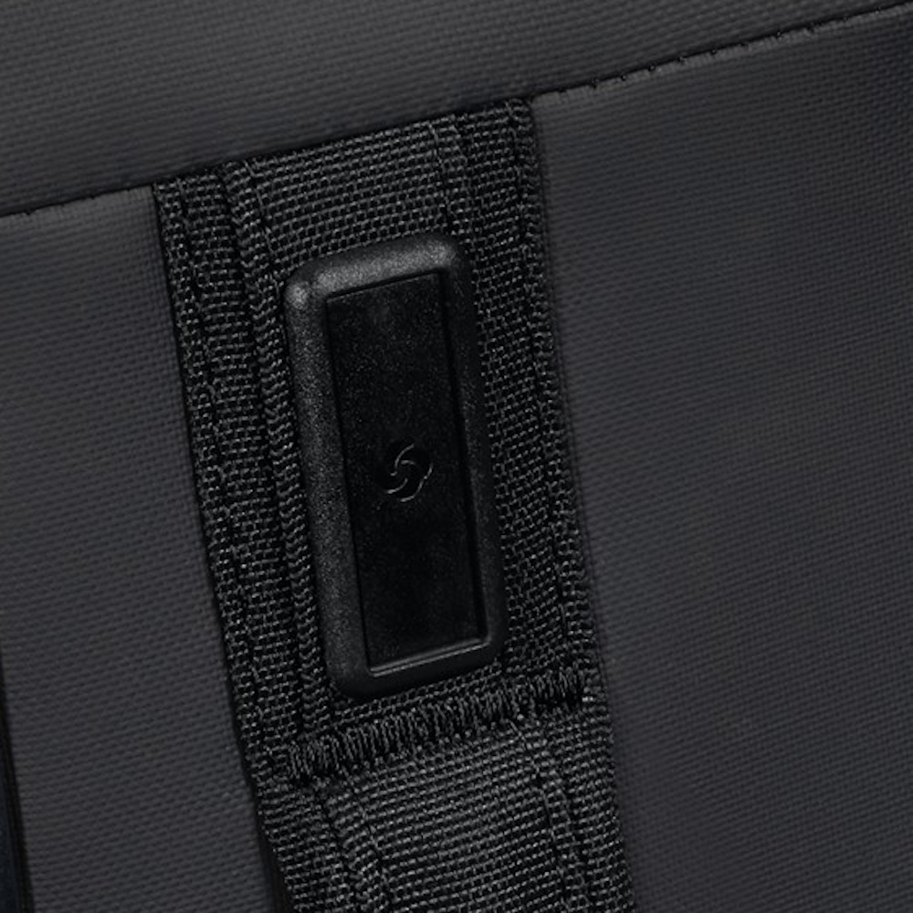 
Samsonite Glazed 84cm Expandable Extra-Large Suitcase Black