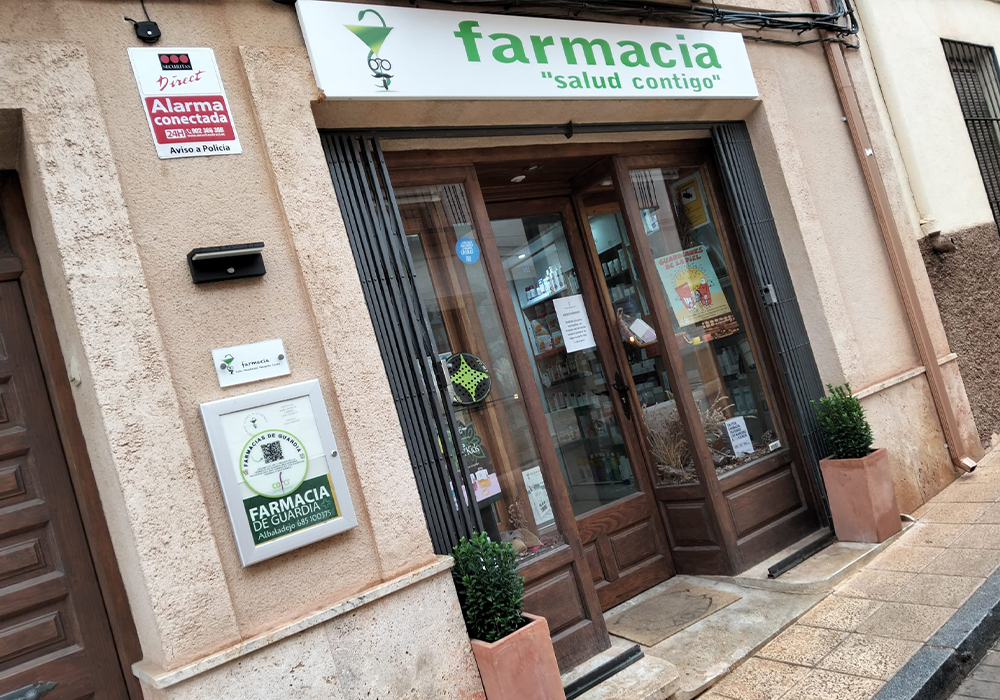 Exterior de la farmacia Delgado Casas en Torre de Juan Abad, Ciudad Real