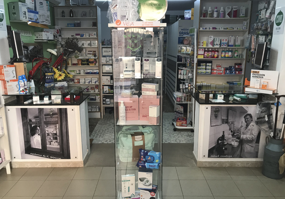 Interior de la farmacia Delgado Casas en Torre de Juan Abad, Ciudad Real