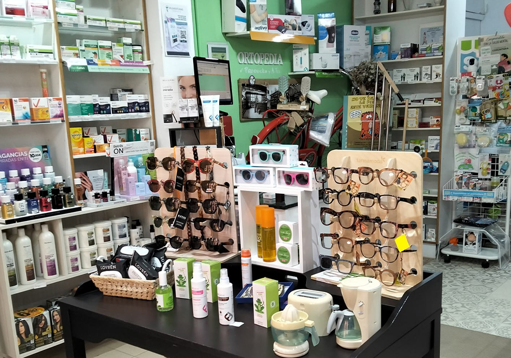 Interior de la farmacia Delgado Casas en Torre de Juan Abad, Ciudad Real