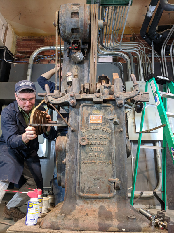 VIDEOS:  Gitty's 100 Year Old "Widow Maker!!!"  1914 Master Electric Co. "MoneyMaker" Doweling Machine 