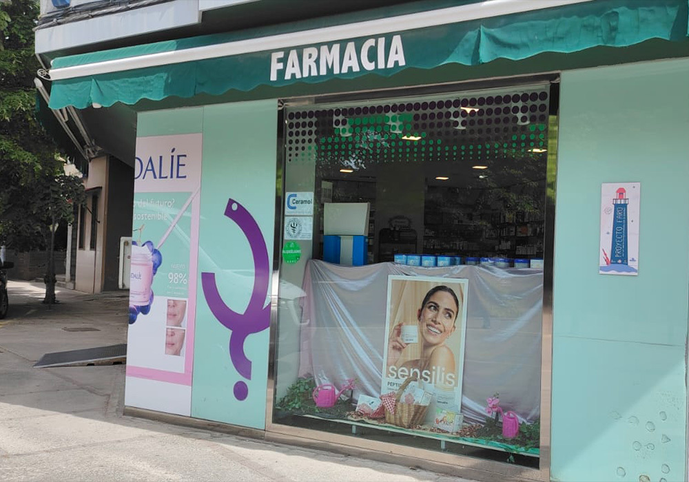 Exterior de la Farmacia Mar Escudero