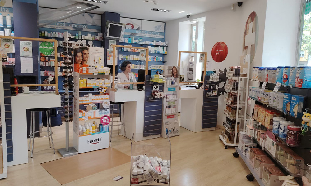 Interior de la Farmacia Mar Escudero