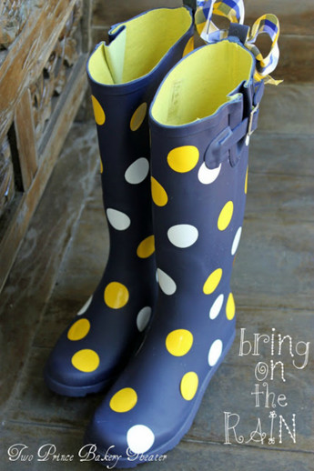 Singing in the Rain, Polka Dot Rain Boots