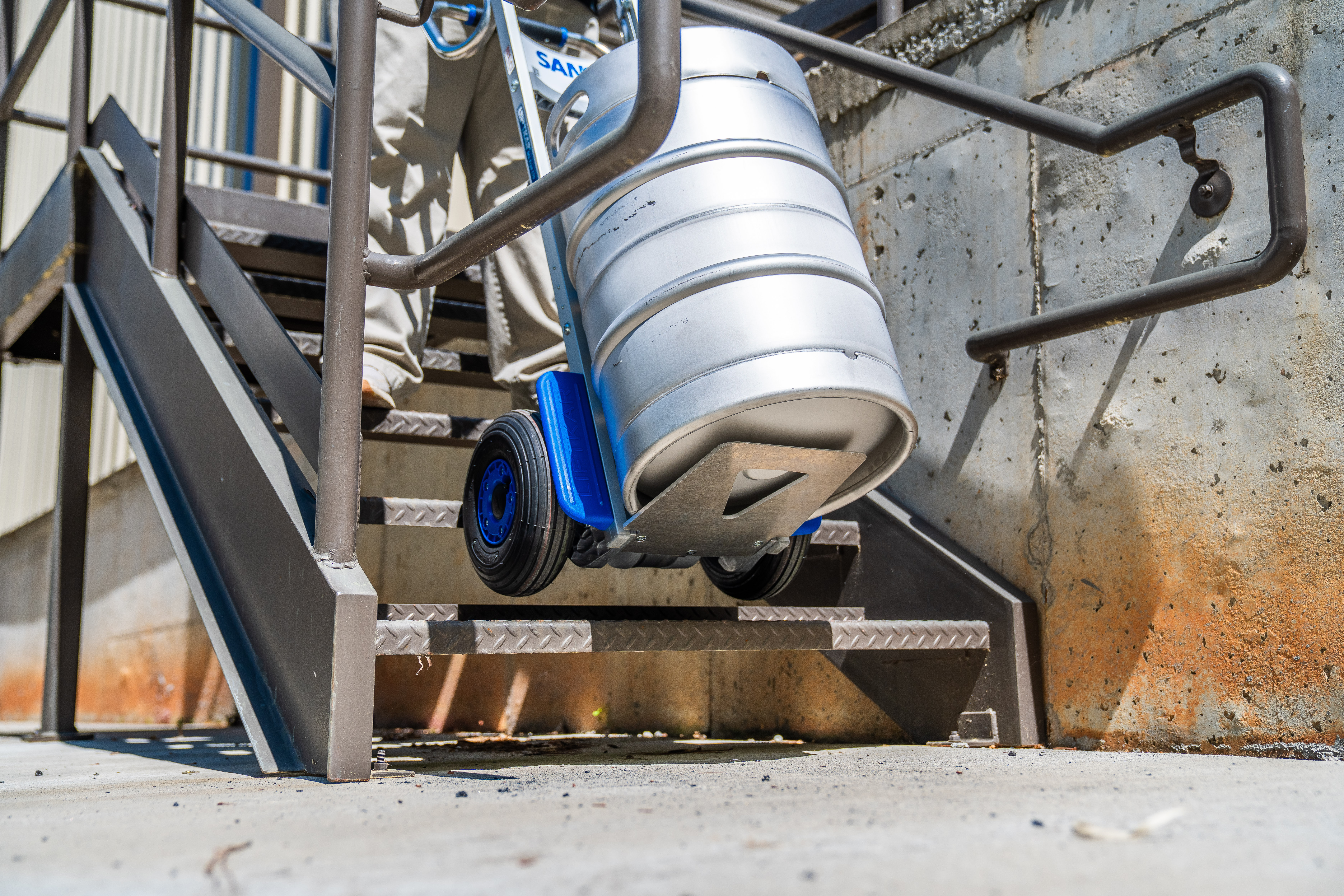 LiftKar SAL Pro with keg