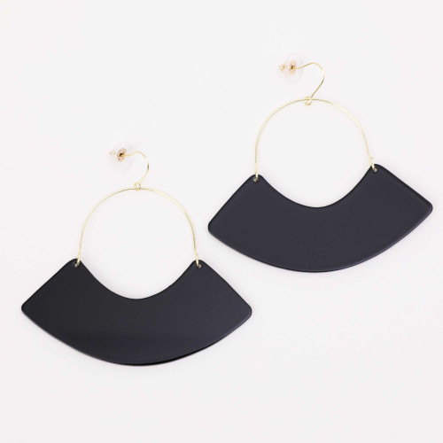 wire and fan shape resin on hook earrings comes in black or white