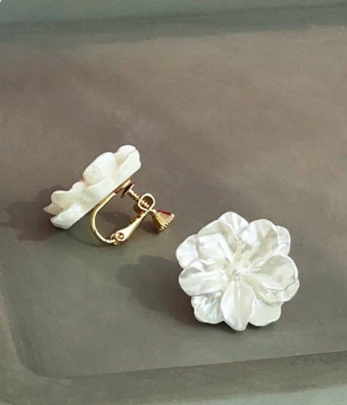 White resin flower Clip On earrings