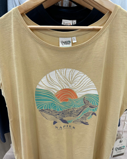 Napier NZ souvenir womens T-shirt - Whales honey- XS