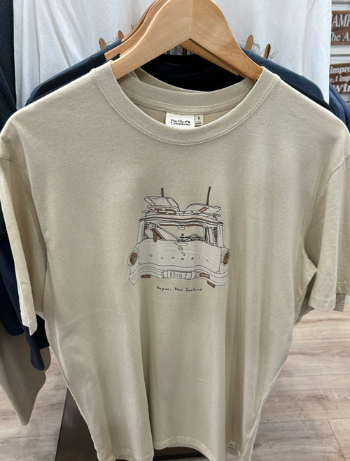 Napier NZ souvenir T-shirt - beach wagon in sand - L