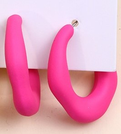 Wavy hot pink 3/4 hoops on posts