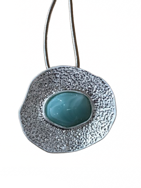 Silver coloured textured disc necklace with turquoise resin centre Silver coloured textured disc necklace with turquoise resin centre
