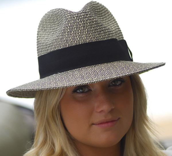 Fedora - Unisex contemporary hat to fit a 60cm head - black