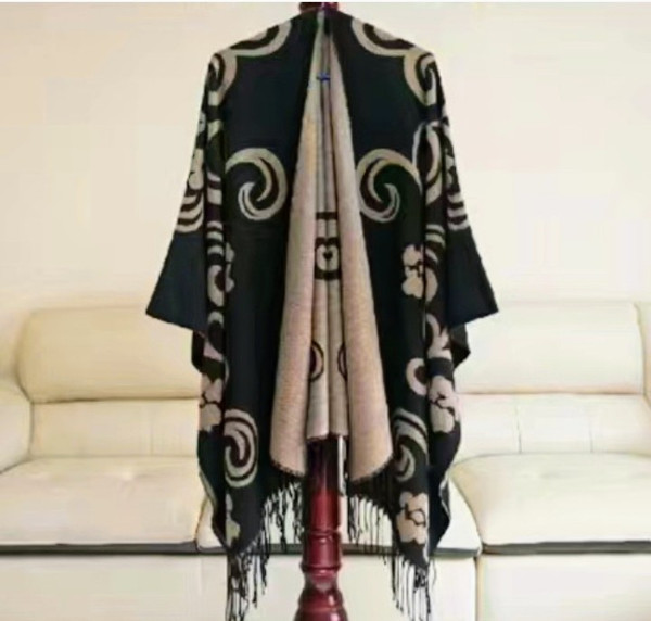 Reversible Cape with curl design and fringe - black and camel