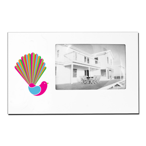 NZ Fantail design photo frame to fit 4 x 6 photo