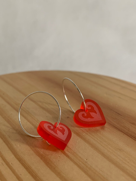 Aroha heart small on 20 mm hoops - Red satin