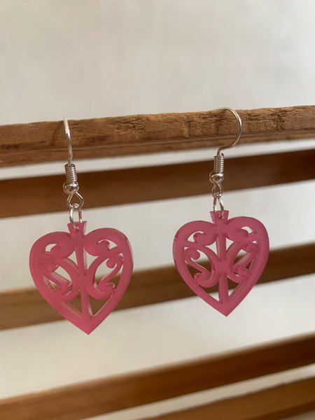 Kowhaiwhai heart - Pink satin