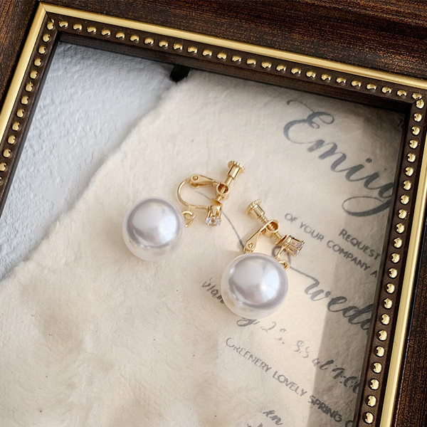 White pearl with diamant clip on earrings