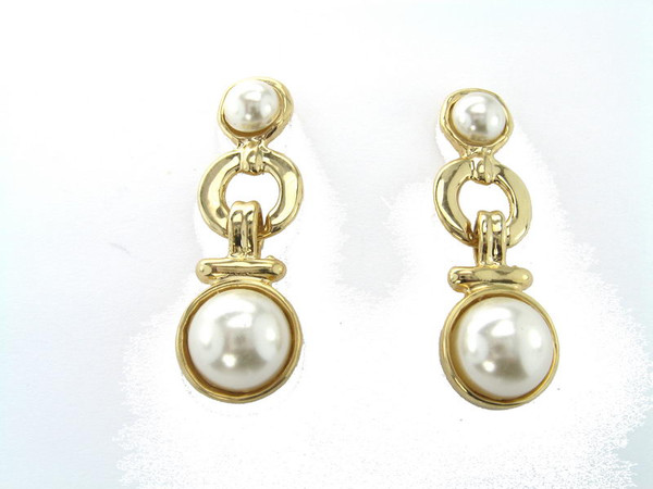 gold coloured Art deco style pearl drop earring