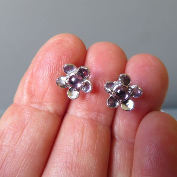 Manuka Studs Sterling Silver with Amethyst