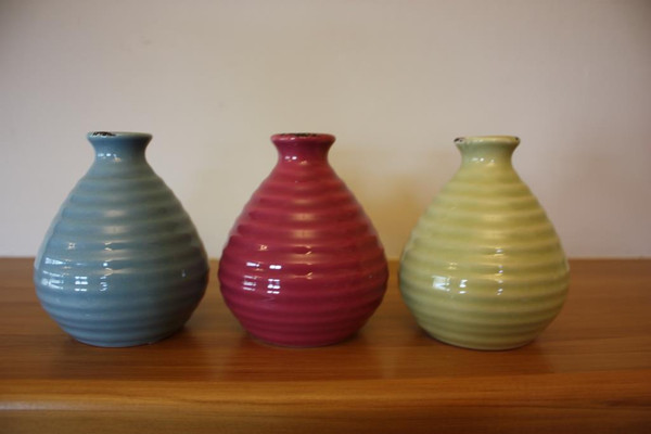 Horizontal rib vase 10cm - 3 colours to choose from - price per each