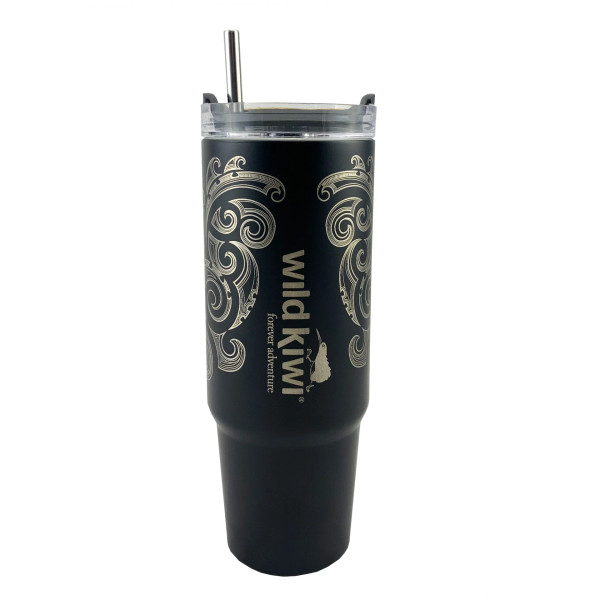 Black 900ml stainless steel tumbler with kōwhaiwhai design