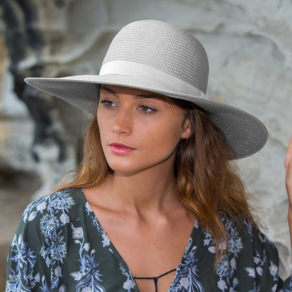 White wide brim sun hat