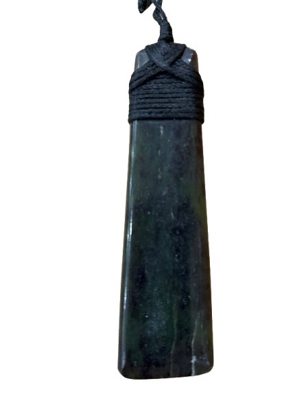 NZ greenstone bound toki (adze) - approx 7.5cm long