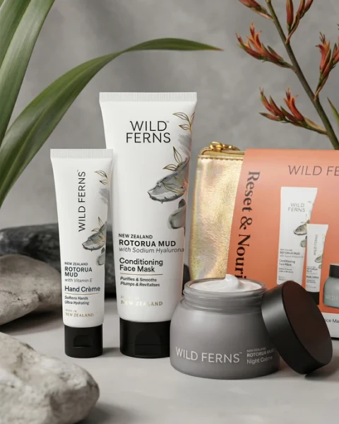 Wild Ferns Rotorua Mud cosmetic bag Gift set with Face Mask, Hand Crème and Night Crème