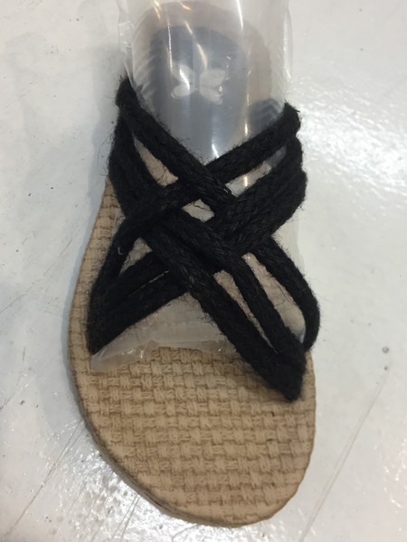 Flat sandal with wool strap